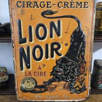 1 tole lion noir