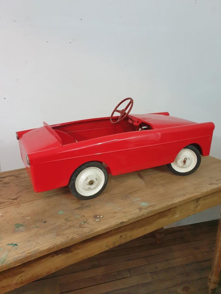 ancienne voiture à pedales mfa jouet ancien